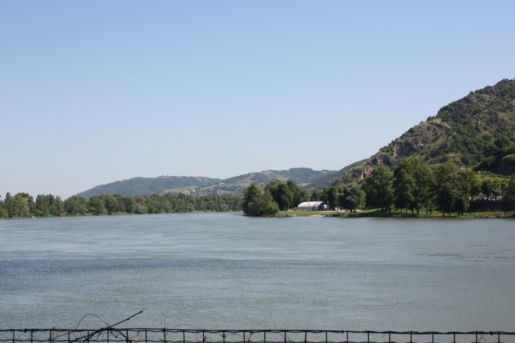 Camping Le Rhone Tournon-sur-Rhone Exterior photo